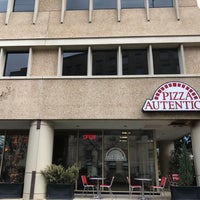 Photo taken at Pizza Autentica by Mabura G. on 1/27/2017