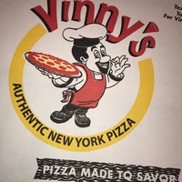 Foto tirada no(a) Vinny&amp;#39;s New York Pizza &amp;amp; Grill por Desuwon A. em 10/29/2017