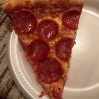 Снимок сделан в Vinny&amp;#39;s New York Pizza &amp;amp; Grill пользователем Desuwon A. 10/28/2017
