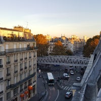 Foto diambil di Hôtel Faubourg 216-224 oleh Erick A. pada 11/14/2016