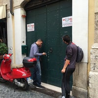 Das Foto wurde bei Roma rent bike - bike rental &amp;amp; bike tours von Ryan R. am 10/5/2015 aufgenommen