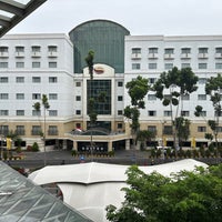 Снимок сделан в Surabaya Suites Hotel пользователем Kai F. 11/4/2023