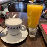Photo taken at Suplicy Cafés Especiais by Uldis C. on 11/22/2018
