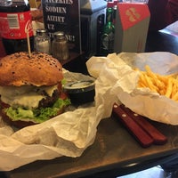 Foto scattata a Ghetto Burger da Uldis C. il 9/22/2017