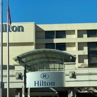 Foto diambil di Hilton Raleigh North Hills oleh Jared T. pada 12/2/2022
