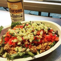 Photo taken at Chipotle Mexican Grill by Leo A. on 7/25/2015