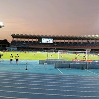 等々力陸上競技場 10番ゲート Soccer Field In 川崎市
