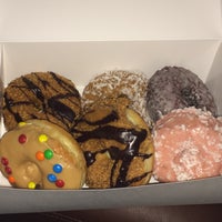 2/20/2015에 Emily H.님이 Sugar Shack Donuts &amp;amp; Coffee에서 찍은 사진