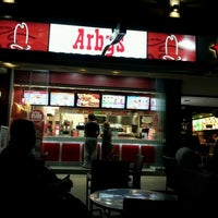 Photo taken at Arby&amp;#39;s by Neslihan T. on 10/2/2012