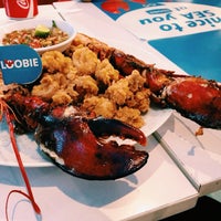 Photo taken at Loobie Lobster &amp;amp; Shrimps by Yuan Shi on 8/21/2014