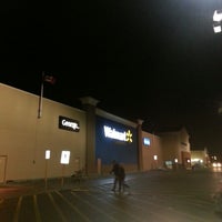 Photo prise au Walmart Grocery Pickup par Jm H. le10/13/2012