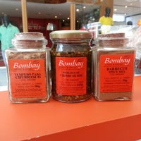 Photo prise au Bombay Herbs &amp;amp; Spices par Rafael R. le10/26/2013