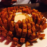 Photo taken at Outback Steakhouse by S.E.D on 9/23/2015