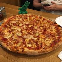 รูปภาพถ่ายที่ Delmar Pizzeria โดย greenie m. เมื่อ 9/30/2016