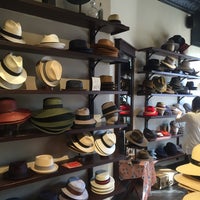 5/22/2016にLeigh S.がGoorin Bros. Hat Shop - Williamsburgで撮った写真