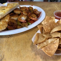 Foto scattata a San Pedro Fish Market Grille da George P. il 6/27/2018