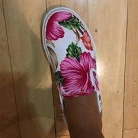 Oakridge mall vans outlet