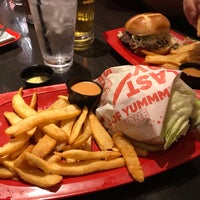 Photo taken at Red Robin Gourmet Burgers and Brews by Rei L. on 9/28/2021