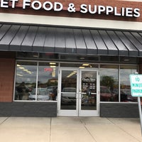 Photo prise au Chuck &amp;amp; Don&amp;#39;s Pet Food &amp;amp; Supplies par Rei L. le5/30/2017