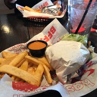 Photo taken at Red Robin Gourmet Burgers and Brews by Rei L. on 1/11/2021