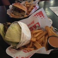 Photo taken at Red Robin Gourmet Burgers and Brews by Rei L. on 7/31/2021