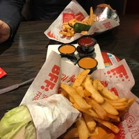 Photo taken at Red Robin Gourmet Burgers and Brews by Rei L. on 2/22/2021