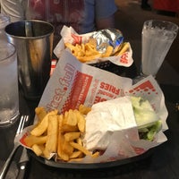 Photo taken at Red Robin Gourmet Burgers and Brews by Rei L. on 6/21/2021