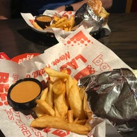 Photo taken at Red Robin Gourmet Burgers and Brews by Rei L. on 5/22/2021