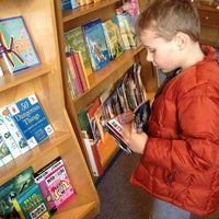 3/3/2013에 Maggi B.님이 Owl And Turtle Bookshop에서 찍은 사진