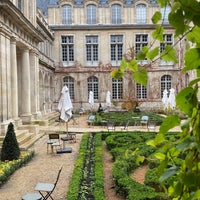 Photo taken at Jardin du Musée Carnavalet by alain V. on 11/13/2021