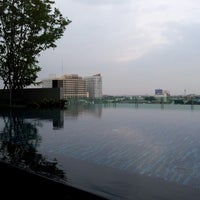 Photo taken at Swimming Pool @ The Parkland Grand Taksin by nychut j. on 11/1/2012