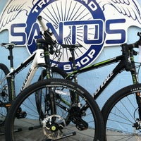รูปภาพถ่ายที่ Santos Trailhead Bike Shop โดย Ron H. เมื่อ 1/17/2013