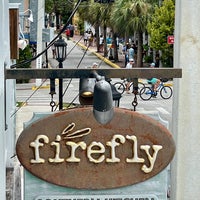 Foto tirada no(a) Firefly Southern Kitchen por @LobsterHunter50 em 8/15/2021