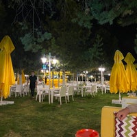 รูปภาพถ่ายที่ Balıklı Bahçe Et ve Balık Restoranı โดย Tlg O. เมื่อ 9/11/2020