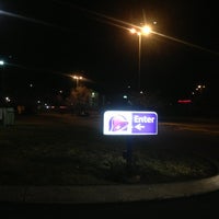 Photo taken at Taco Bell/Pizza Hut by Felipe C. on 3/31/2013