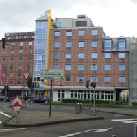 Photo taken at Leonardo Hotel Köln by Enes Ö. on 5/3/2017