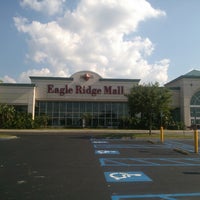 รูปภาพถ่ายที่ Eagle Ridge Mall โดย Frank C. เมื่อ 4/25/2014