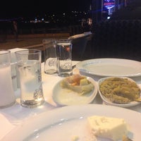รูปภาพถ่ายที่ Beybalık Restaurant &amp;amp; Sazende Fasıl โดย Ugur C. เมื่อ 5/3/2017