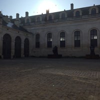 Foto diambil di Musée Vivant du Cheval oleh Peng Z. pada 11/1/2015