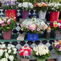 Photo taken at Flowers Market | ყვავილების ბაზარი by Rainbow 🌈 on 8/15/2021