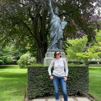 Photo taken at Statue de la Liberté by Liliana V. on 6/9/2022