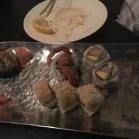 Das Foto wurde bei South Coast Sushi von ro z. am 6/3/2017 aufgenommen