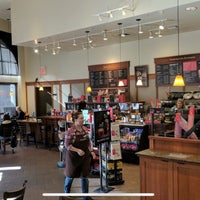 Foto diambil di Peet&amp;#39;s Coffee &amp;amp; Tea oleh Jam P. pada 8/21/2018