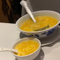Foto diambil di Yang Chow Restaurant oleh 🎀 Jeejay 🎀 pada 2/6/2022
