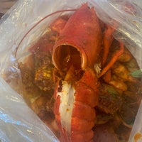 Das Foto wurde bei Nine Seafood Restaurant von 🎀 Jeejay 🎀 am 6/18/2022 aufgenommen