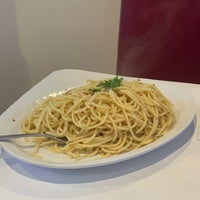 Foto tomada en Nine Seafood Restaurant  por 🎀 Jeejay 🎀 el 6/18/2022