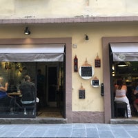 Foto scattata a Mangia Pizza Firenze da Jiho C. il 9/26/2017