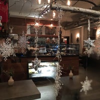 Foto tomada en Red Dessert Dive &amp;amp; Coffee Shop  por Justin B. el 12/28/2017