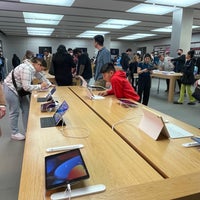 Photo taken at Apple South Coast Plaza by CJ Y. on 1/23/2023