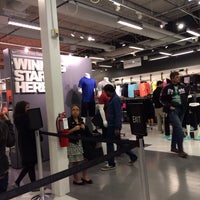 nike store great lakes crossing